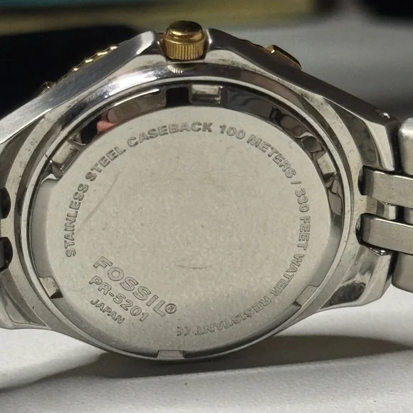 Vintage Fossil Two Tone Stainless Steel Watch Date 100M Water Resistant - Picture 6 of 7
